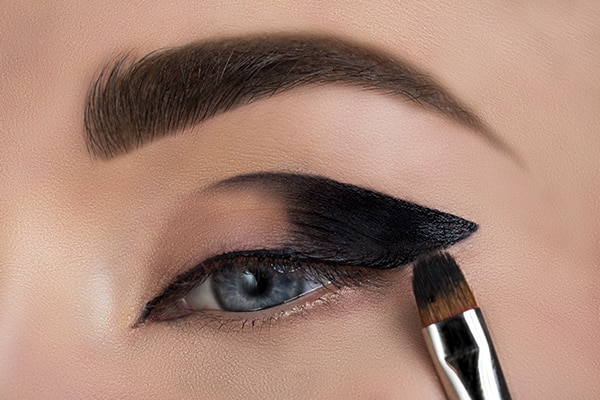 how to apply black eyeshadow