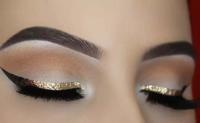 Gold Glitter Eyeliner Christmas makeup looks